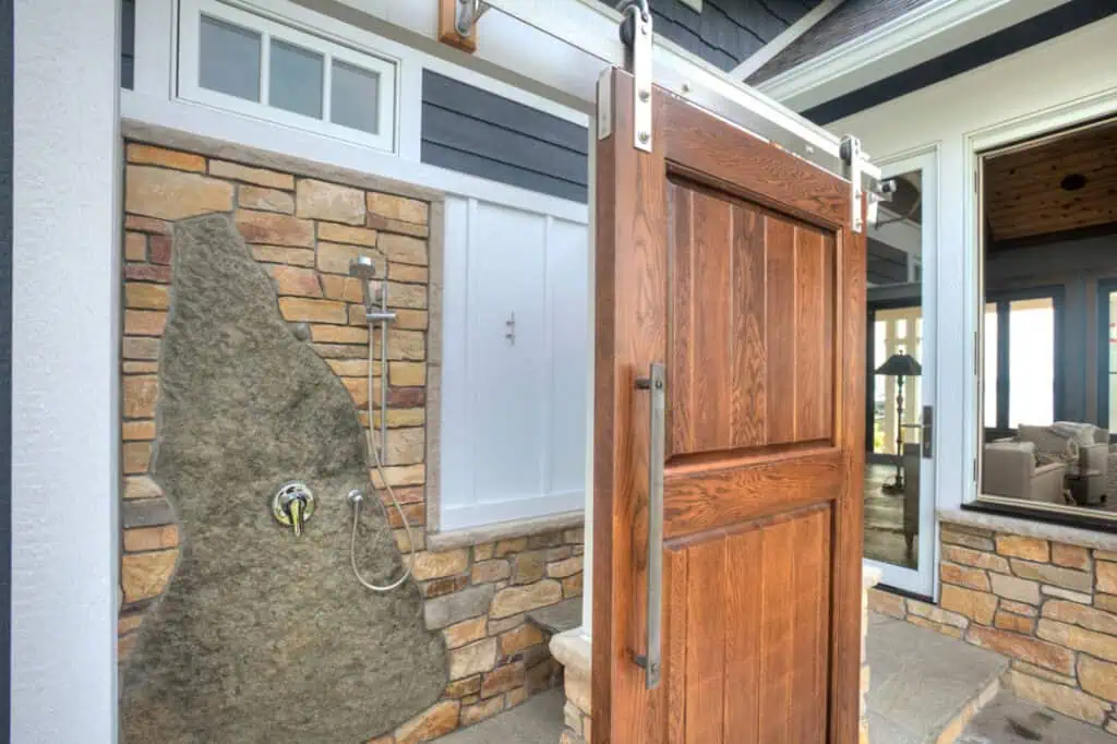 Outdoor showing with barn door